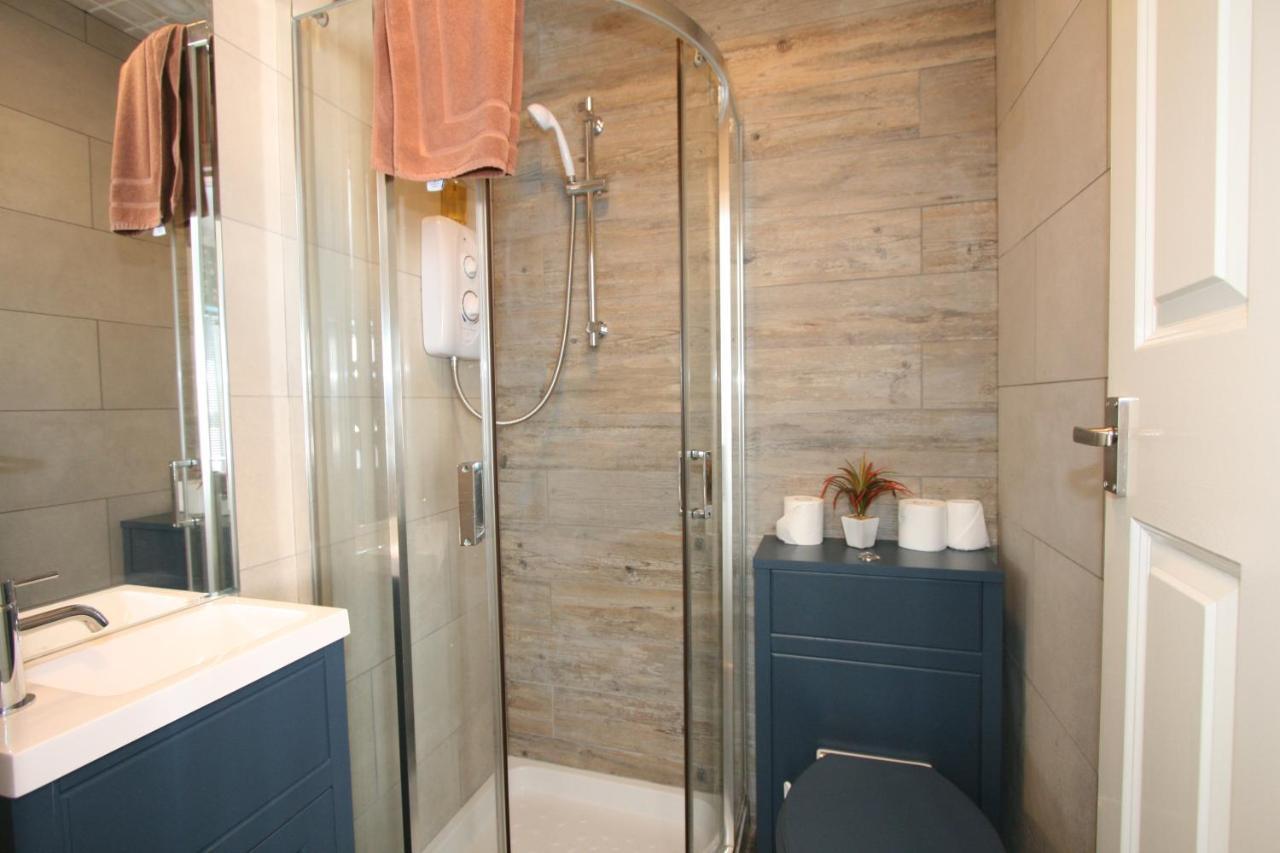 Central Serviced Apartments By Roomsbooked Cheltenham Luaran gambar